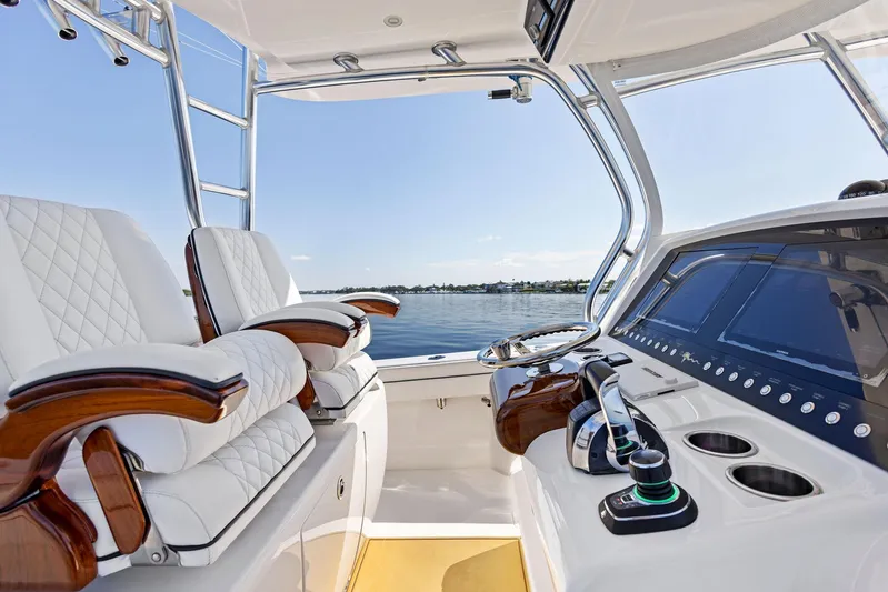  Yacht Photos Pics Helm/Electronics