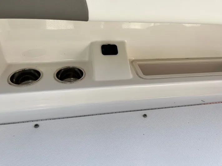  Yacht Photos Pics Interior of 2023 World Cat 280 CC-X with cup holders.