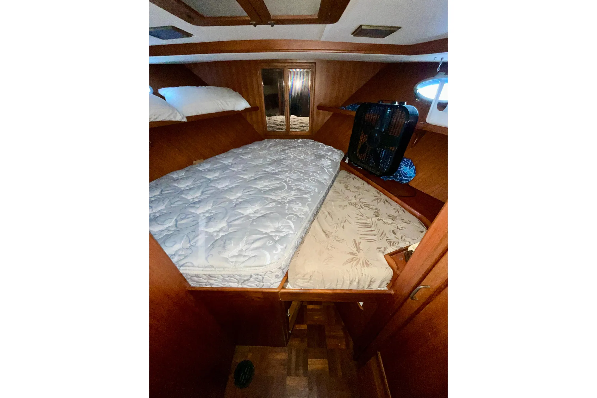 1987 Lien Hwa 47 Cockpit Motor Yacht cabin with bed and wooden interior.