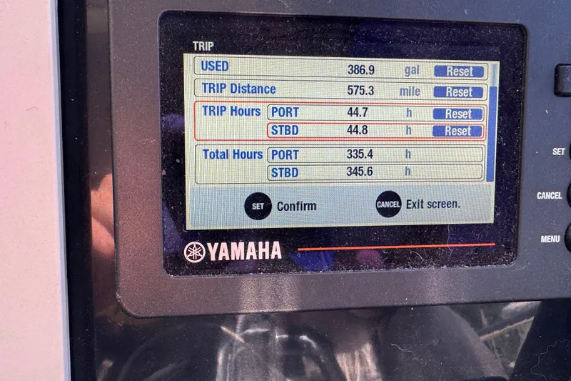 Plumper Yacht Photos Pics Yamaha display showing trip data for 2019 Jeanneau NC 895 boat.