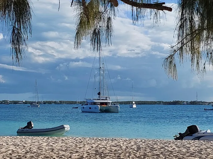 Kaya Yacht Photos Pics Lagoon 42 - Kaya - at anchor