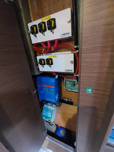 Kaya Yacht Photos Pics Lagoon 42 - Kaya - electricals