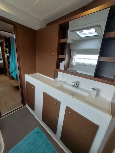 Kaya Yacht Photos Pics Lagoon 42 - Kaya - Owner's head