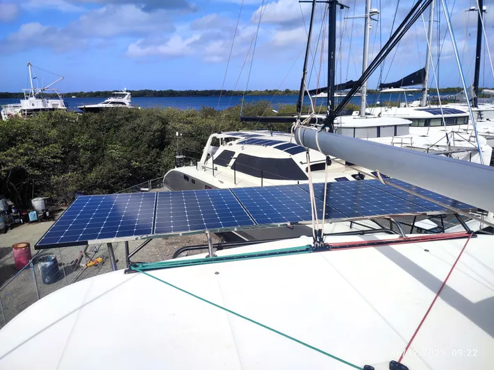 Kaya Yacht Photos Pics Lagoon 42 - Kaya - Large Solar panels