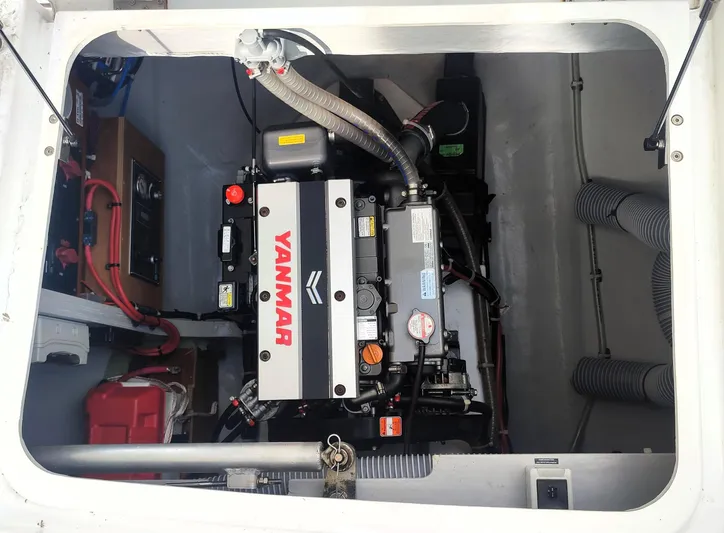 Kaya Yacht Photos Pics Lagoon 42 - Kaya - Port Engine 1500 hours