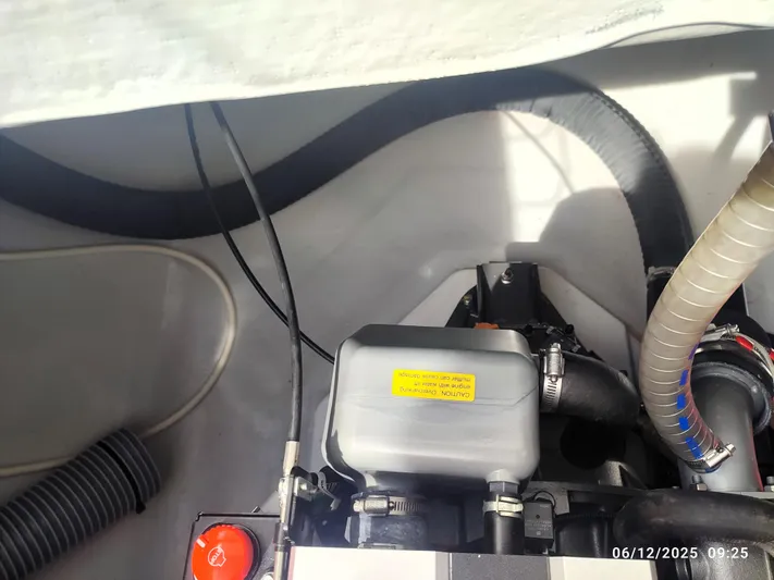 Kaya Yacht Photos Pics Lagoon 42 - Kaya - Starboard Engine 1500 hours