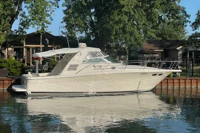 Sea Ray 330 Express