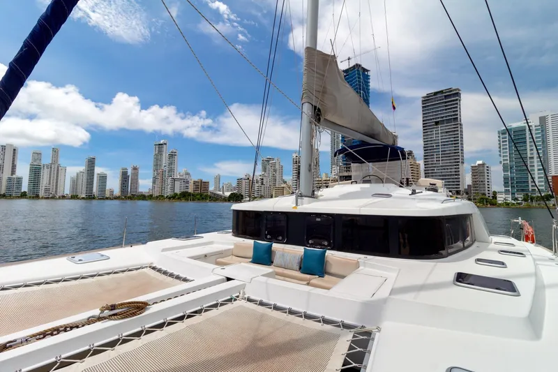 Agm26a09z3354 Yacht Photos Pics 2010 Lagoon 440 catamaran with city skyline in the background.