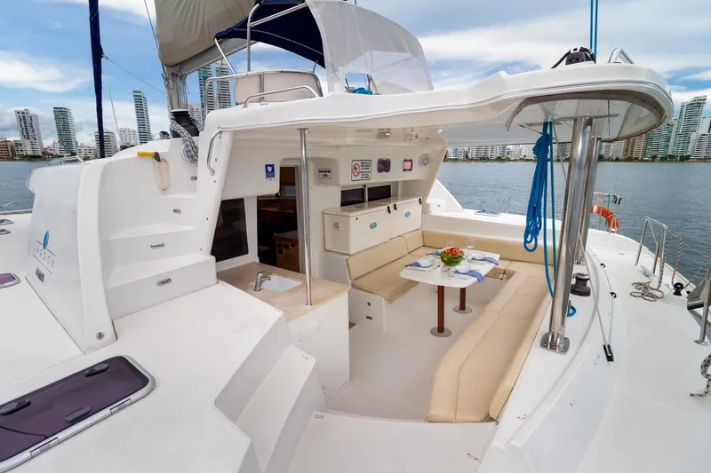 Agm26a09z3354 Yacht Photos Pics Lagoon 440 catamaran, 2010 model, featuring spacious outdoor seating and dining area with cityscape view.