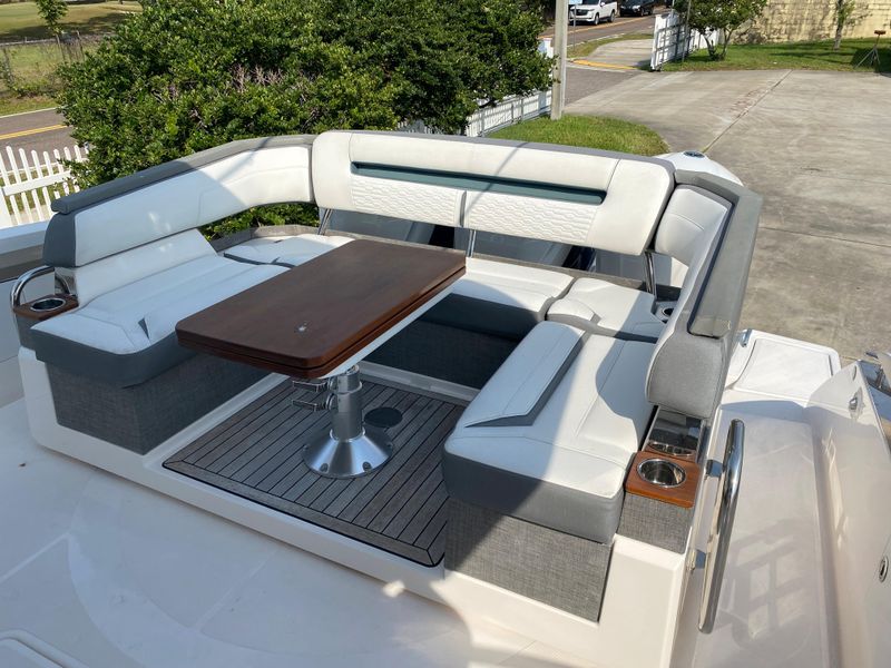2019 Tiara Sport 38 LS