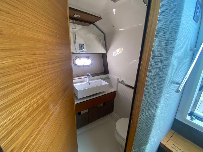 2019 Tiara Sport 38 LS