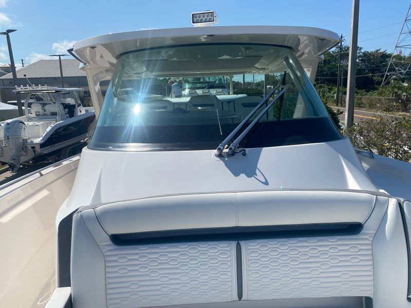 2019 Tiara Sport 38 LS