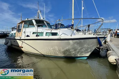 1982 Aquastar 27 Aft Cabin