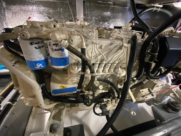 Coldwater Fusion Yacht Photos Pics Engine compartment of a 1998 Navigator 5300 Classic yacht, showcasing detailed mechanical components.