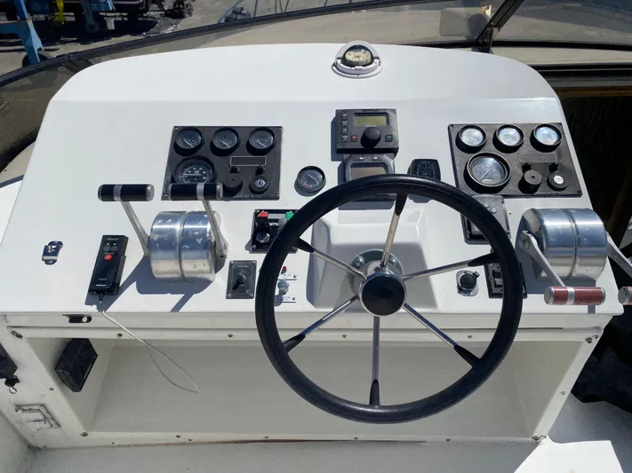 Coldwater Fusion Yacht Photos Pics Control panel of upper helm station