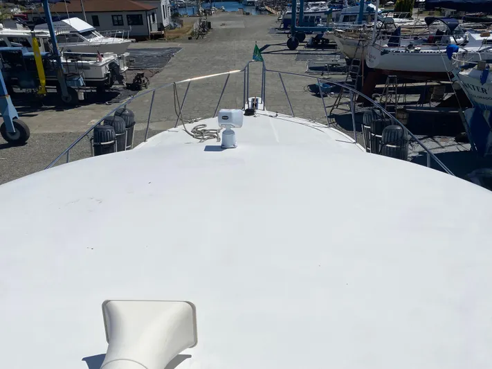 Coldwater Fusion Yacht Photos Pics Bow view of 1998 Navigator 5300 Classic yacht in a marina setting.