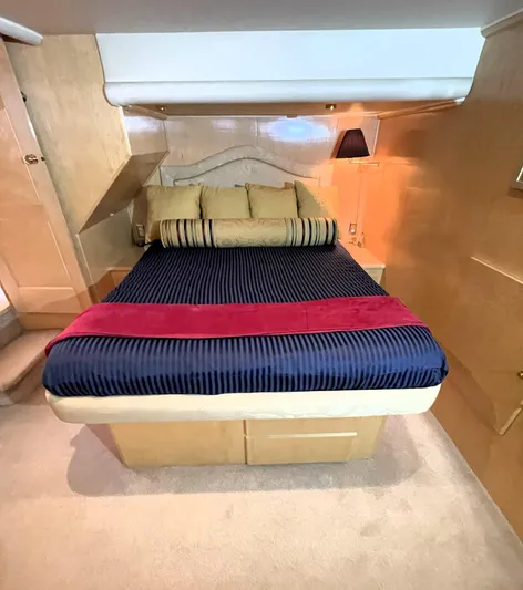 Coldwater Fusion Yacht Photos Pics Luxurious owners stateroom interior of 1998 Navigator 5300 Classic yacht with elegant bedding.