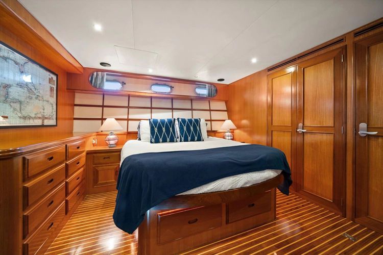 2000 Ocean Alexander 61 