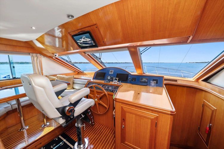 2000 Ocean Alexander 61 