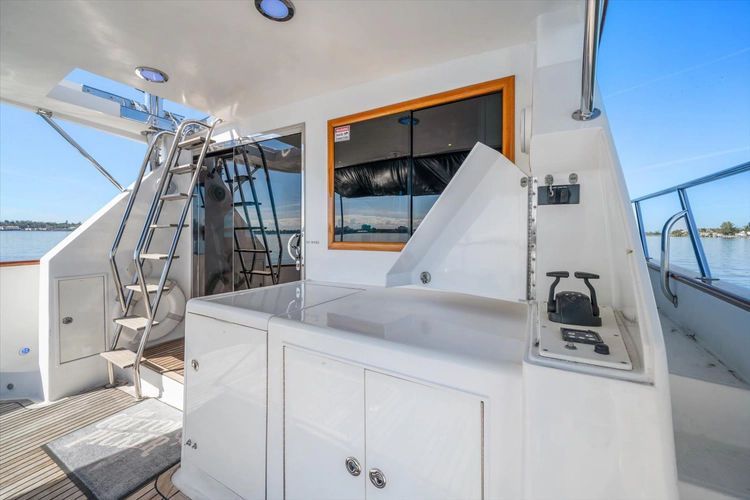 2000 Ocean Alexander 61 