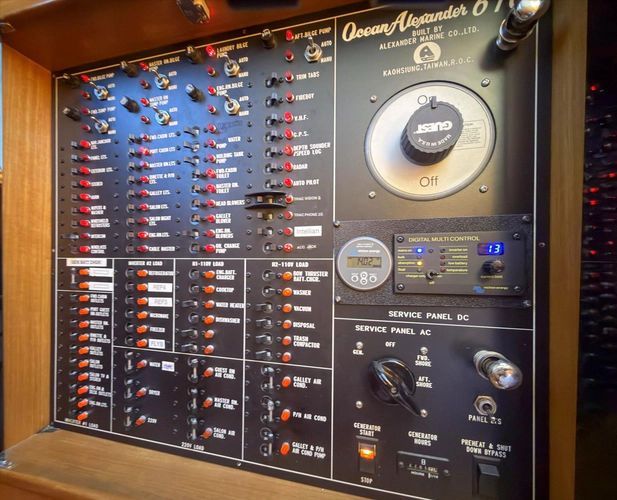 2000 Ocean Alexander 61 