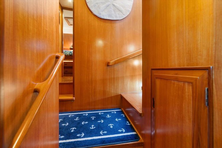 2000 Ocean Alexander 61 