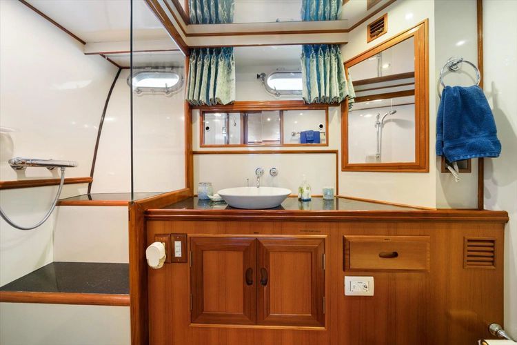 2000 Ocean Alexander 61 