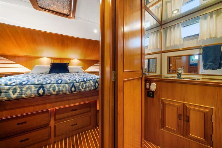 2000 Ocean Alexander 61 