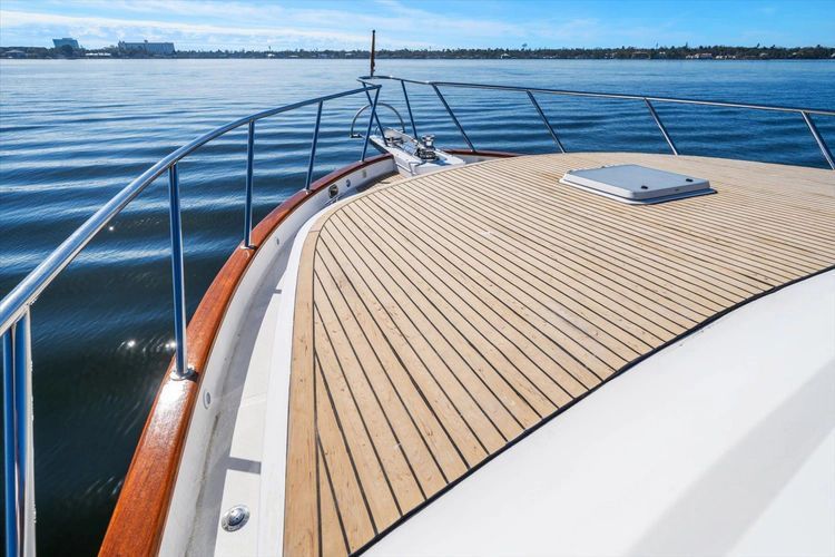 2000 Ocean Alexander 61 