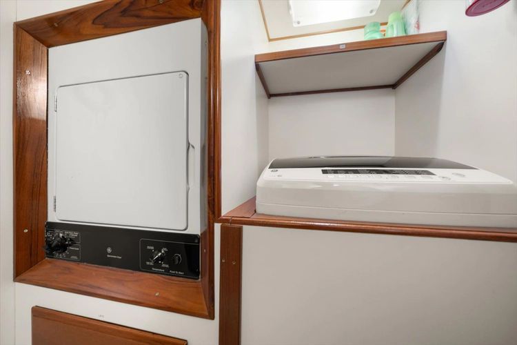 2000 Ocean Alexander 61 