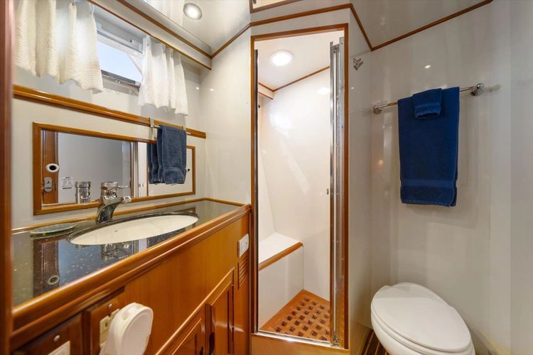 2000 Ocean Alexander 61 