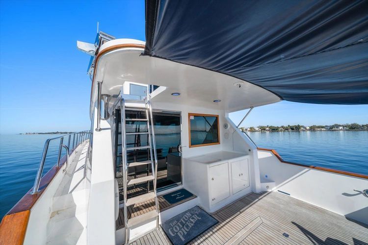 2000 Ocean Alexander 61 