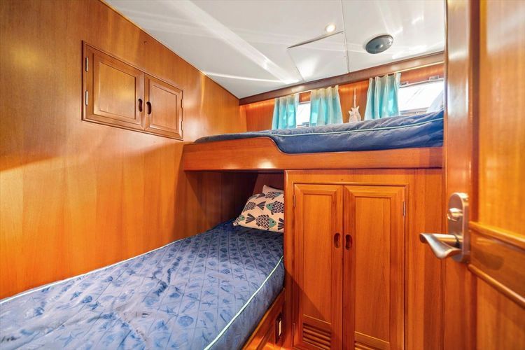 2000 Ocean Alexander 61 