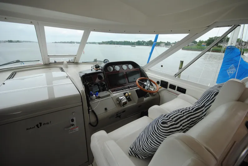  Yacht Photos Pics Forward Bridge