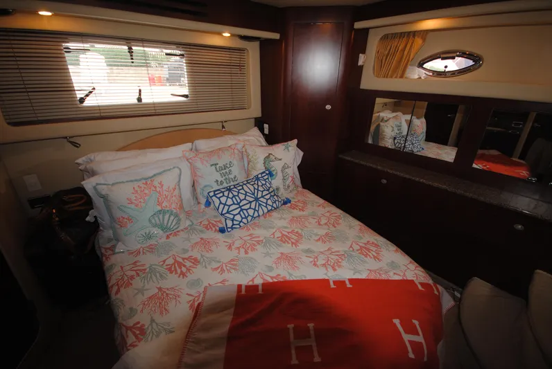  Yacht Photos Pics VIP Stateroom