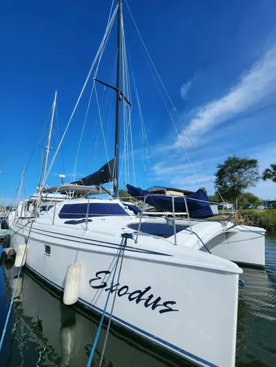  Yacht Photos Pics Sailing catamaran Manta 42, 2000 model, named Exodus, docked under clear blue sky.