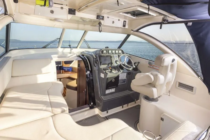 Salt Yacht Photos Pics Cockpit