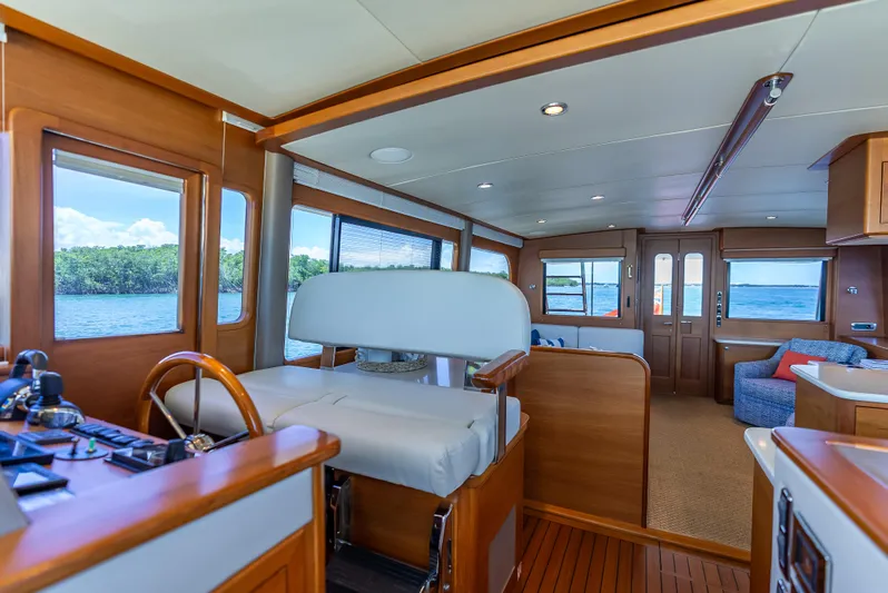 Tonic Yacht Photos Pics 