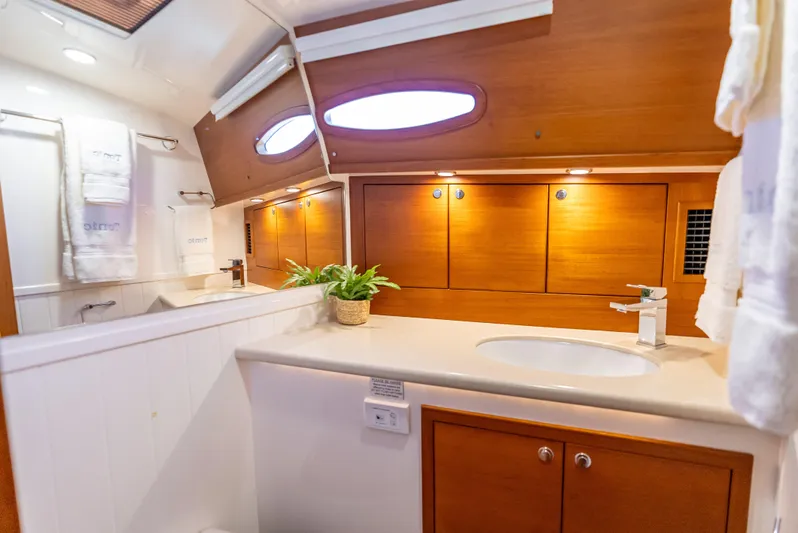 Tonic Yacht Photos Pics 