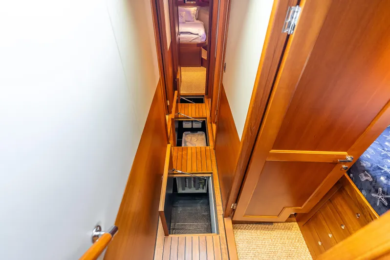 Tonic Yacht Photos Pics 