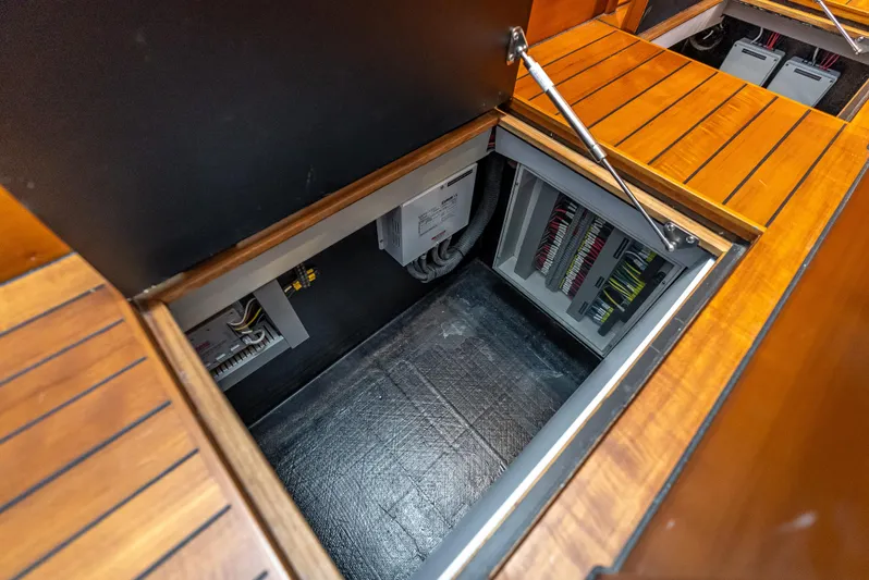 Tonic Yacht Photos Pics 