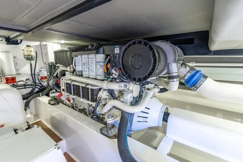 Tonic Yacht Photos Pics 