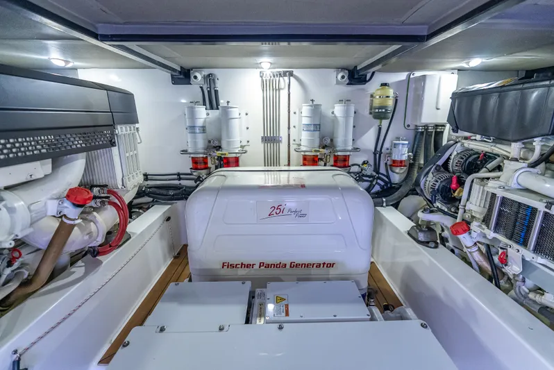 Tonic Yacht Photos Pics 