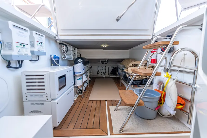 Tonic Yacht Photos Pics 