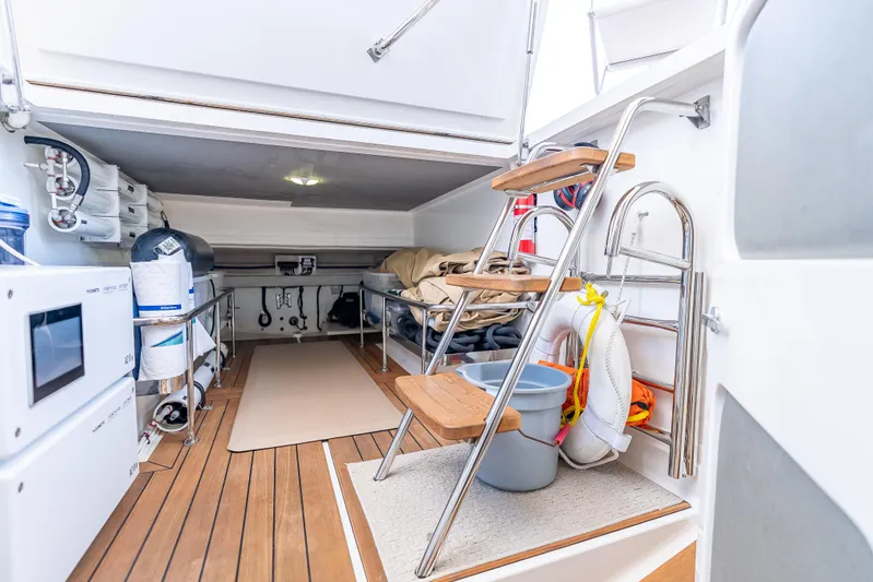 Tonic Yacht Photos Pics 