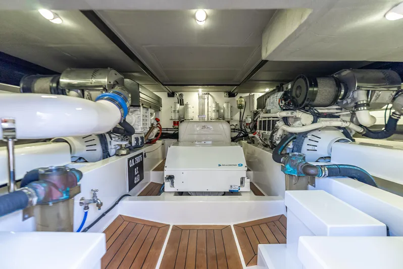 Tonic Yacht Photos Pics 