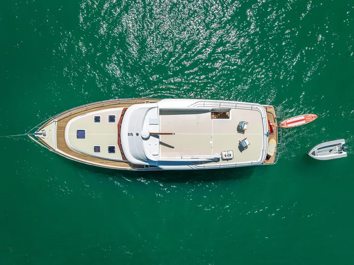 Tonic Yacht Photos Pics 