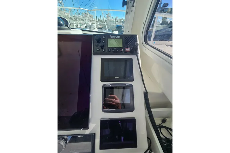  Yacht Photos Pics Steiger Craft 31 Miami 2021 boat dashboard with navigation and control panels.