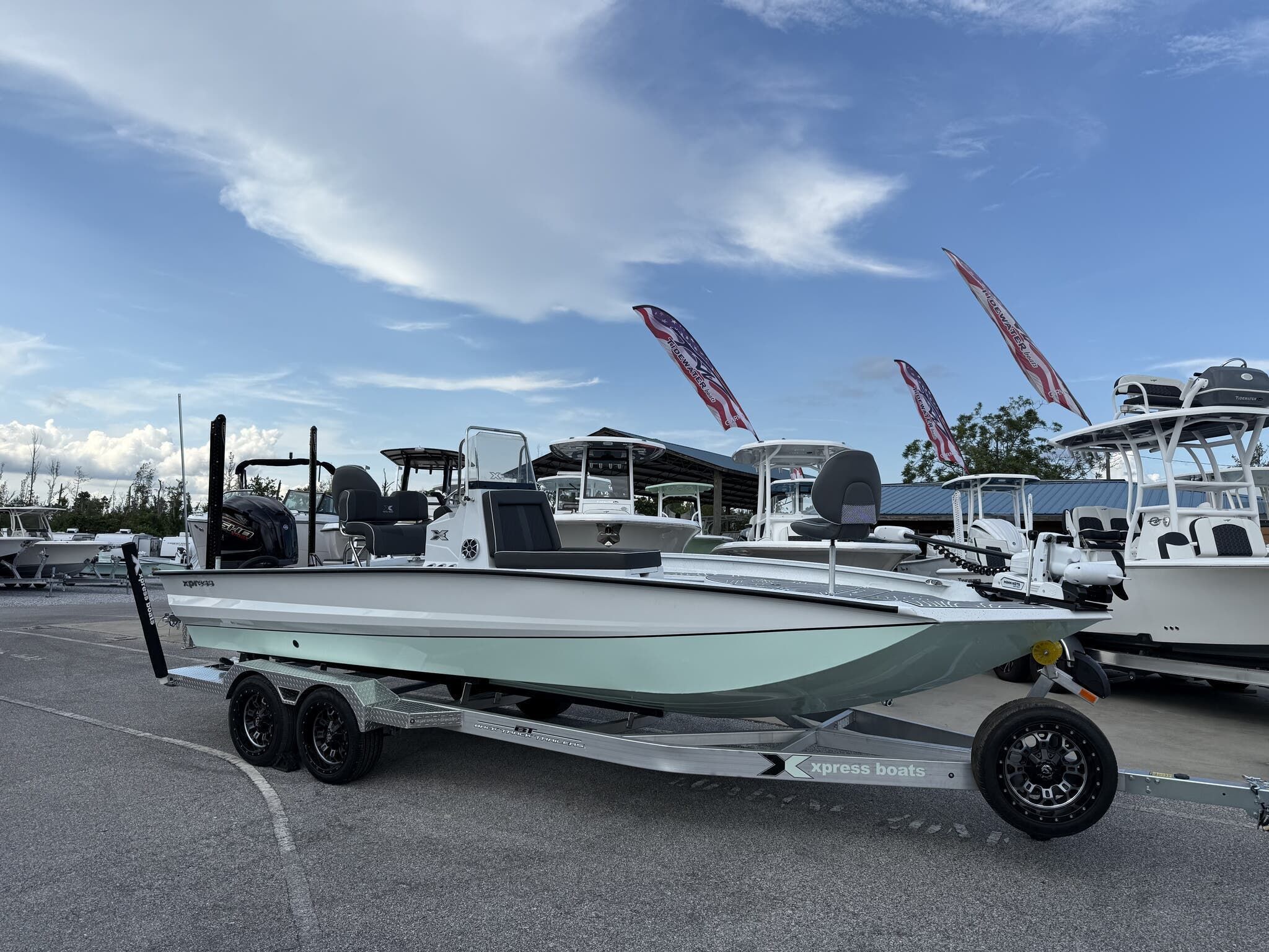 Xpress X23B Bay Lounge