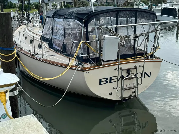 Beacon Yacht Photos Pics 